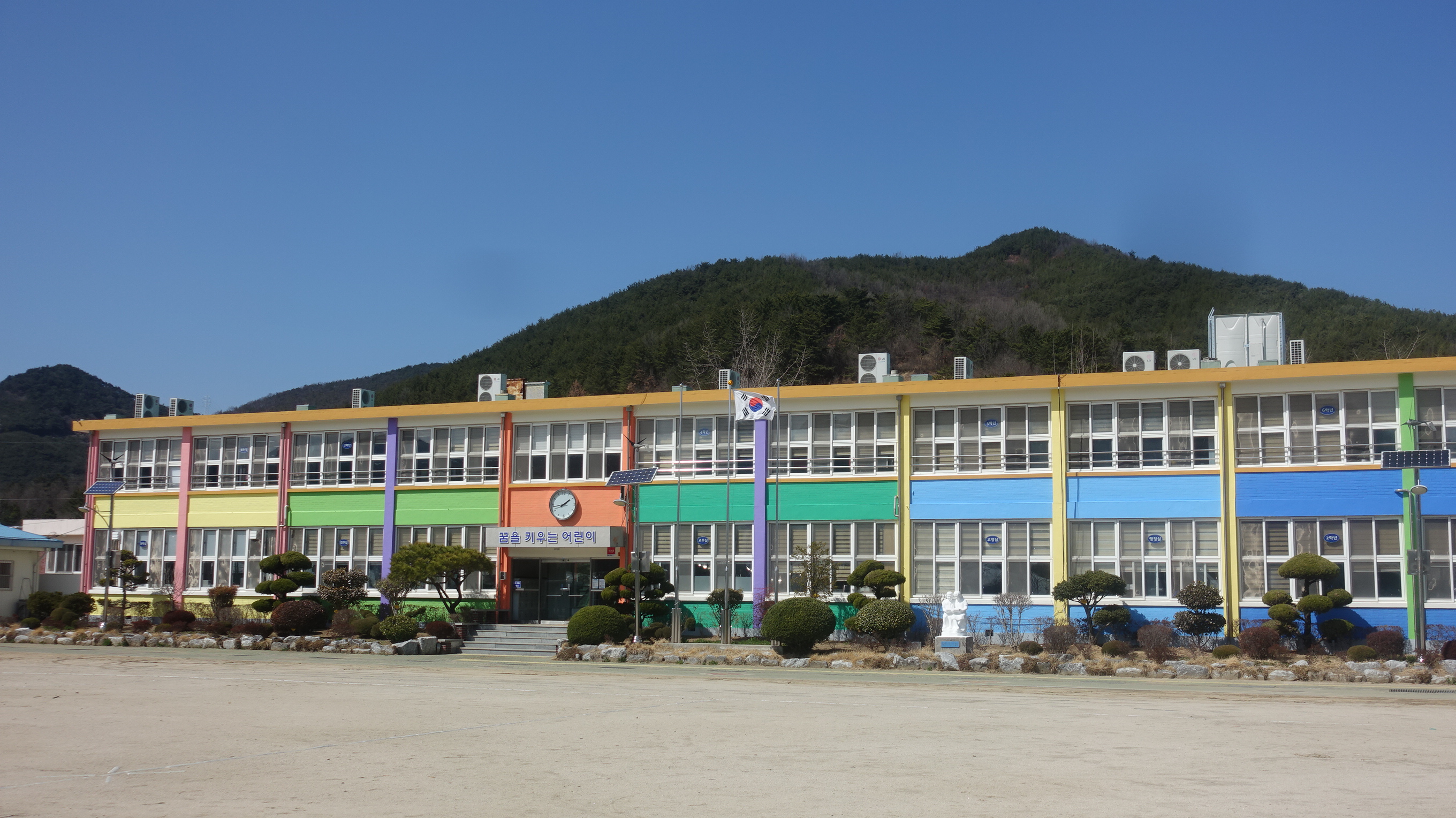 길곡초 전경사진(2018. 학교도색 후)