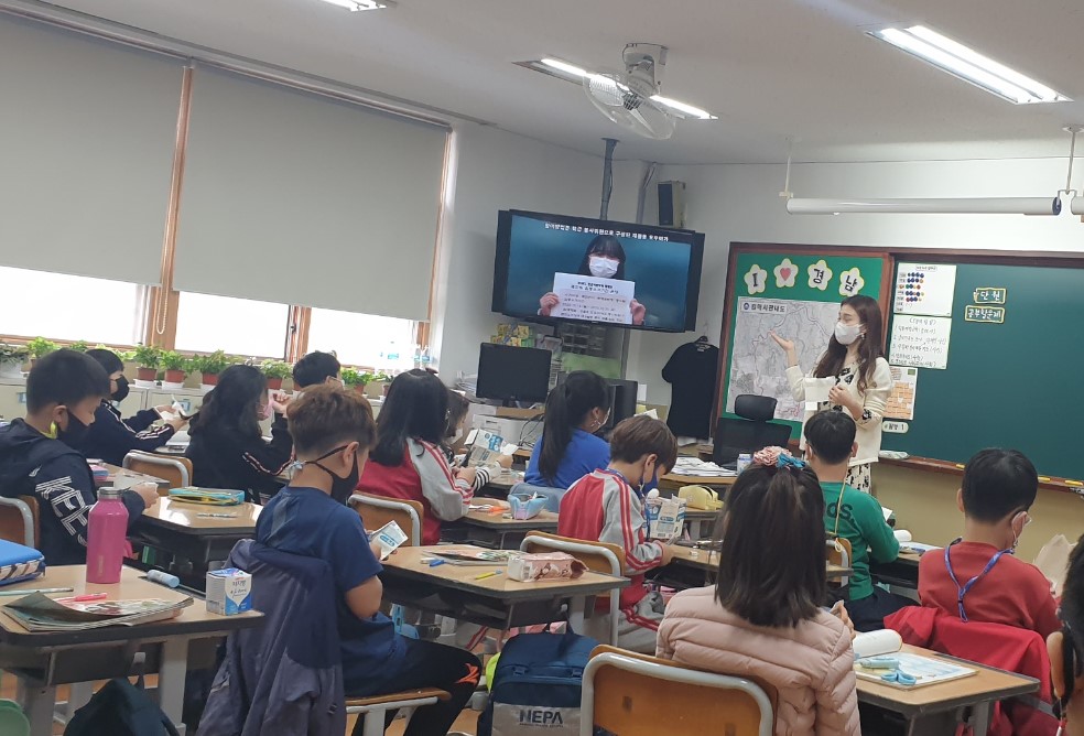 사진(우유팩 자르기).jpg