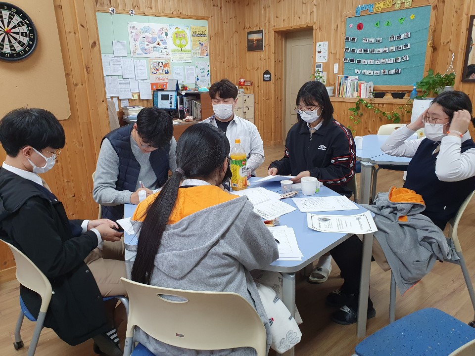 매체자료를 통한 자신의 생각 토론하기