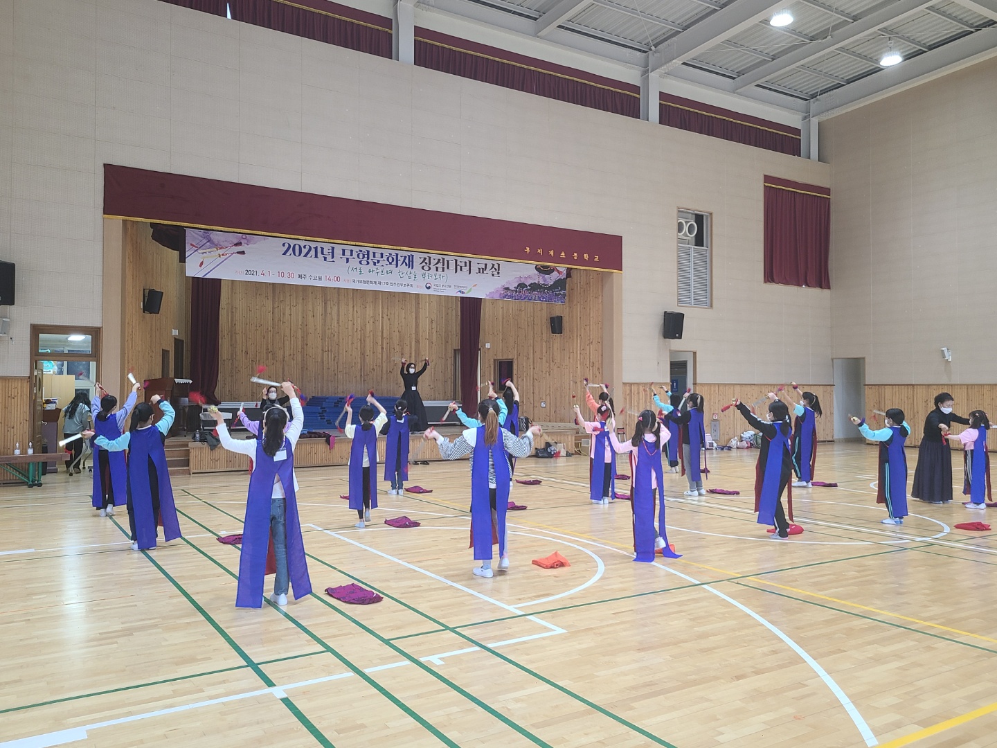 진주검무 활동사진1.jpg