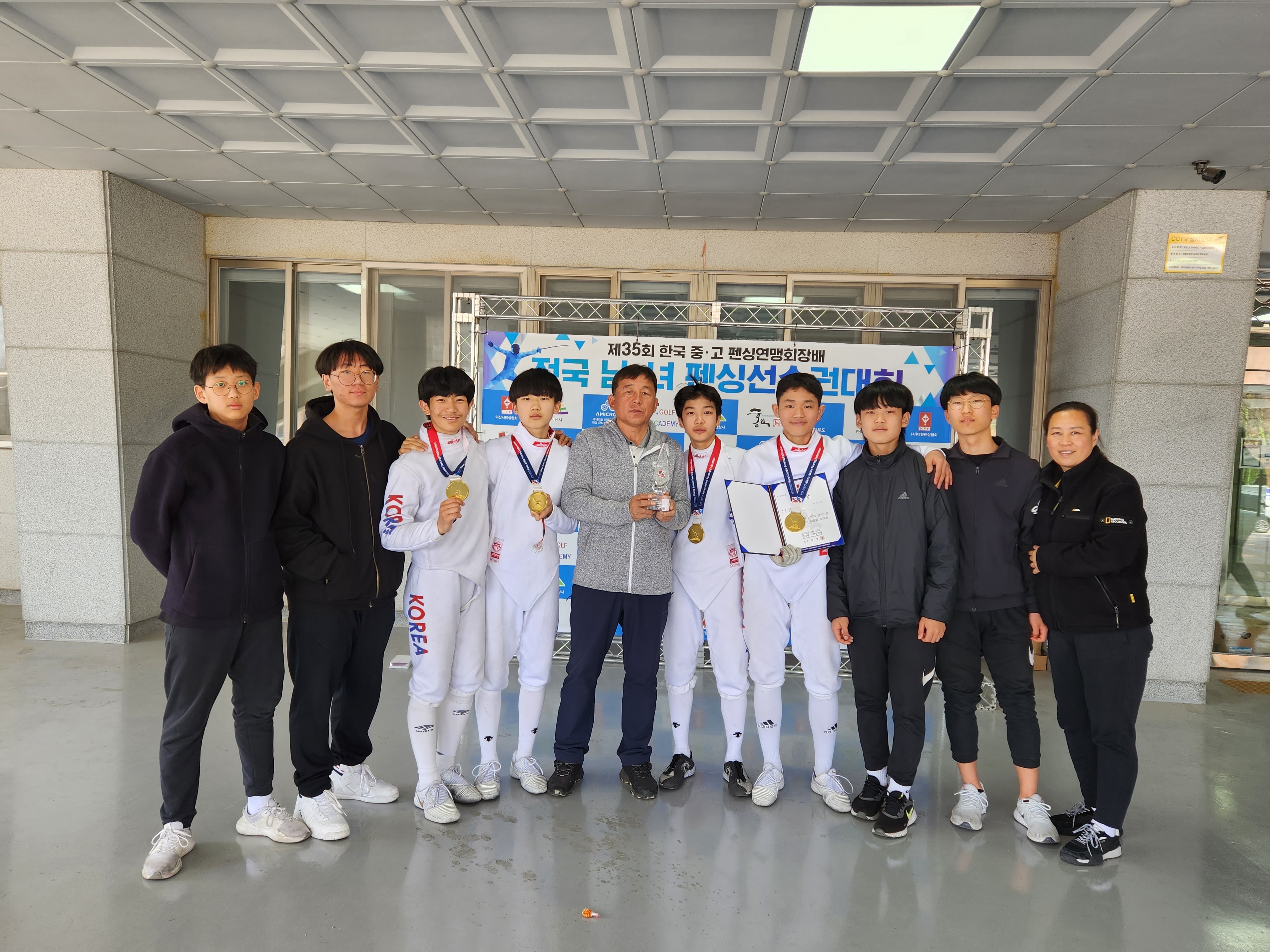 우리 펜싱부.jpg