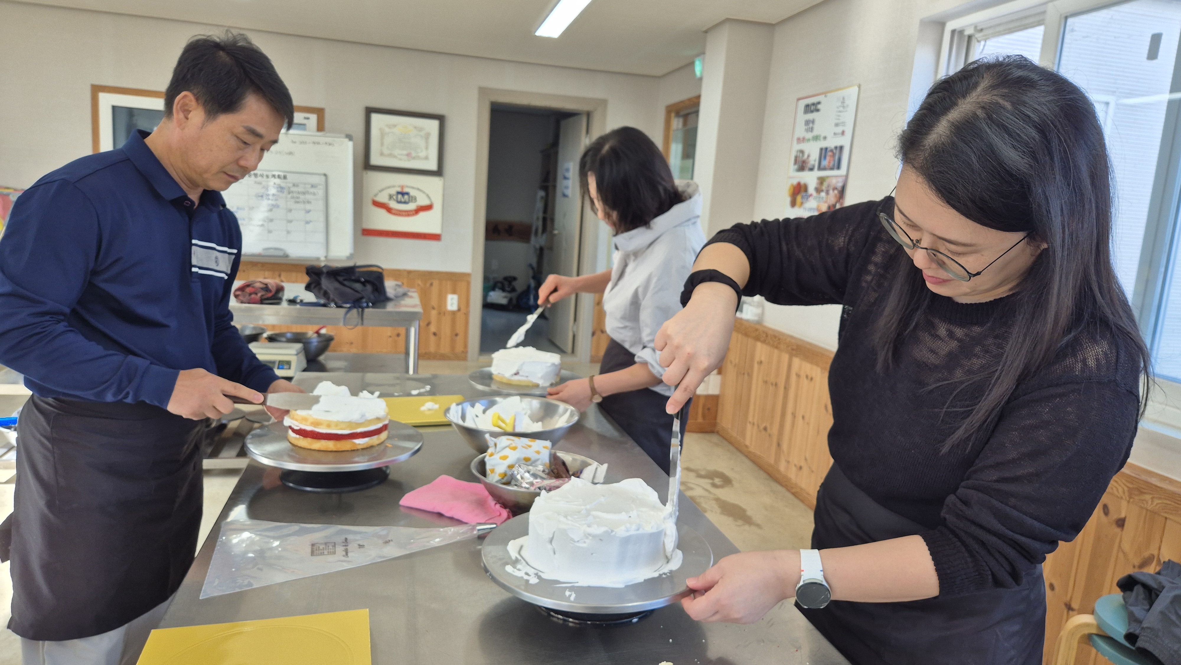 행복학교 교직원연수(케익만들기)
