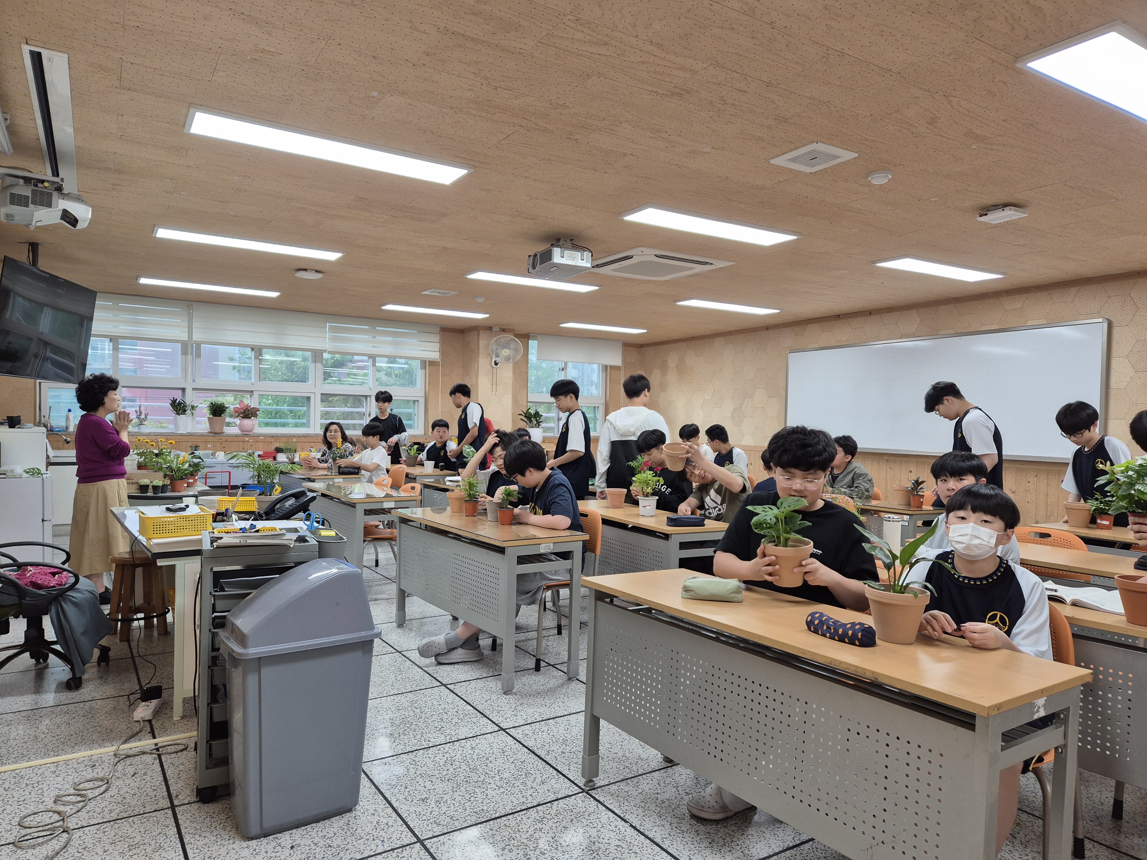 2025학년도 학교생태전환교육 공모사업[교육과정 연계 생태전환교육] 운영 동아리 수업(환경문제탐색반 화초심기 체험)