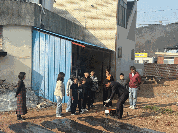 텃밭에서 감자 심으며 자연과 하나 되어요!